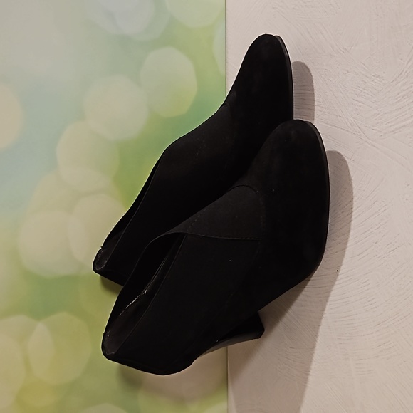 NATURALIZER Size 10M NWOT Black, slide on, elastic edged shiny heel Travel - Picture 7 of 8